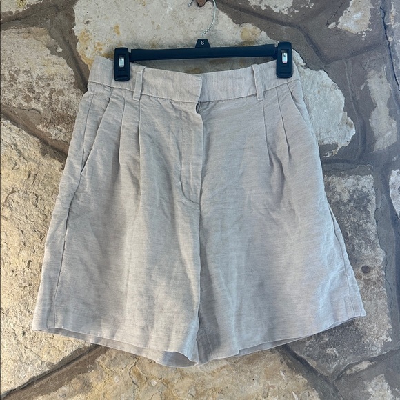 Aritzia Wilfred Natural Ecru Mid-Thigh The Effortless Linen 5" Shorts - Picture 4 of 4